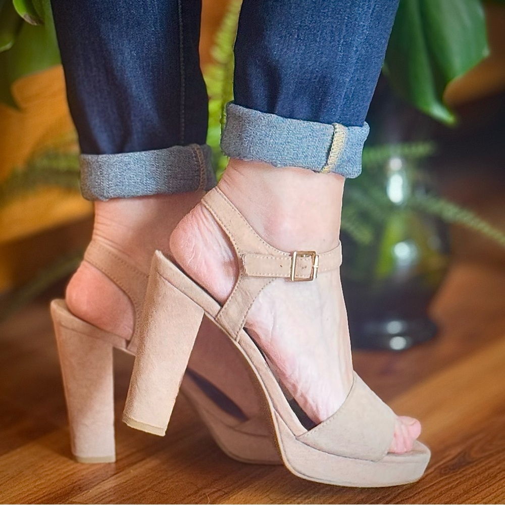 Chinese Laundry Women's Nude Platform Heels